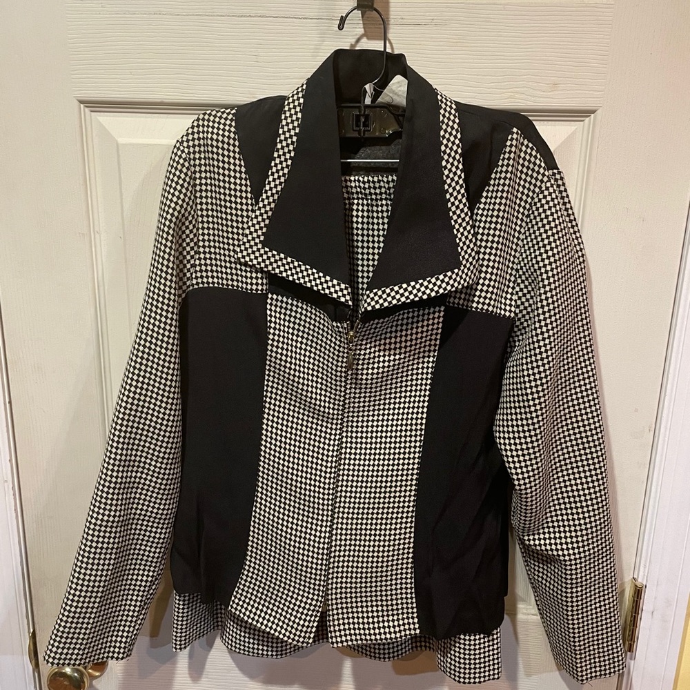 2 pc suit size 8 ( black & light tan)